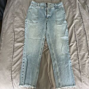 Abercrombie & Fitch Mom Leg Jeans